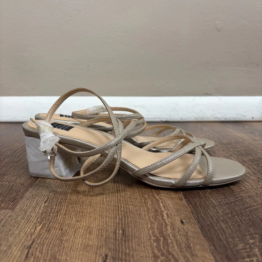 White House Black Market Tillie Silver Strappy Block Heel Sandal NWOB Size 8M - Picture 7 of 13
